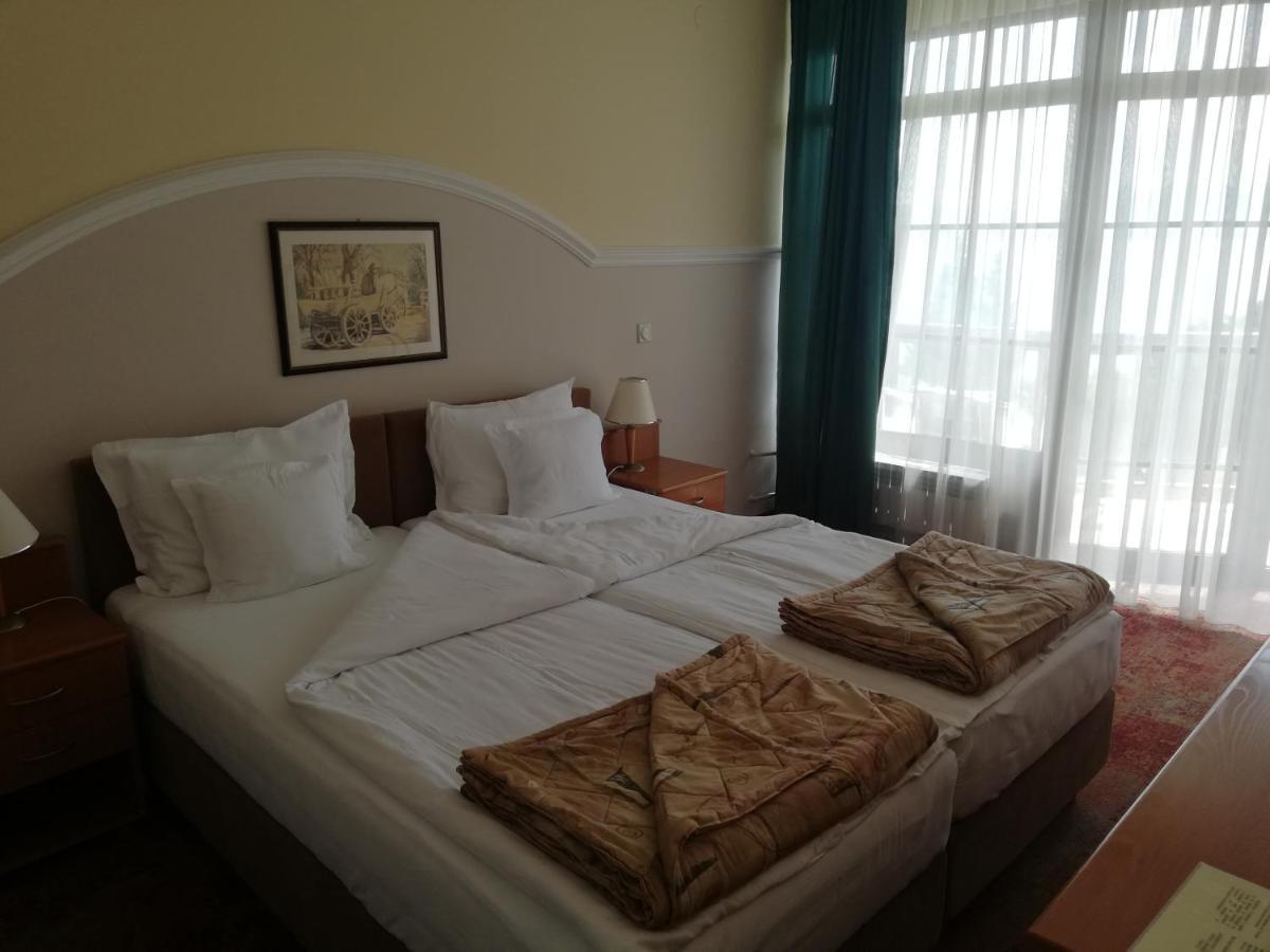 Hotel Makpetrol ستروغا المظهر الخارجي الصورة