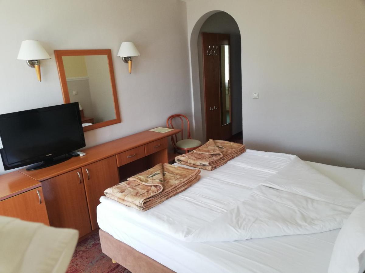 Hotel Makpetrol ستروغا المظهر الخارجي الصورة