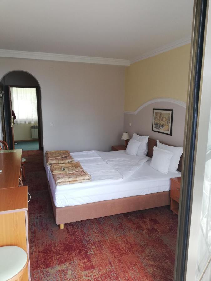 Hotel Makpetrol ستروغا المظهر الخارجي الصورة