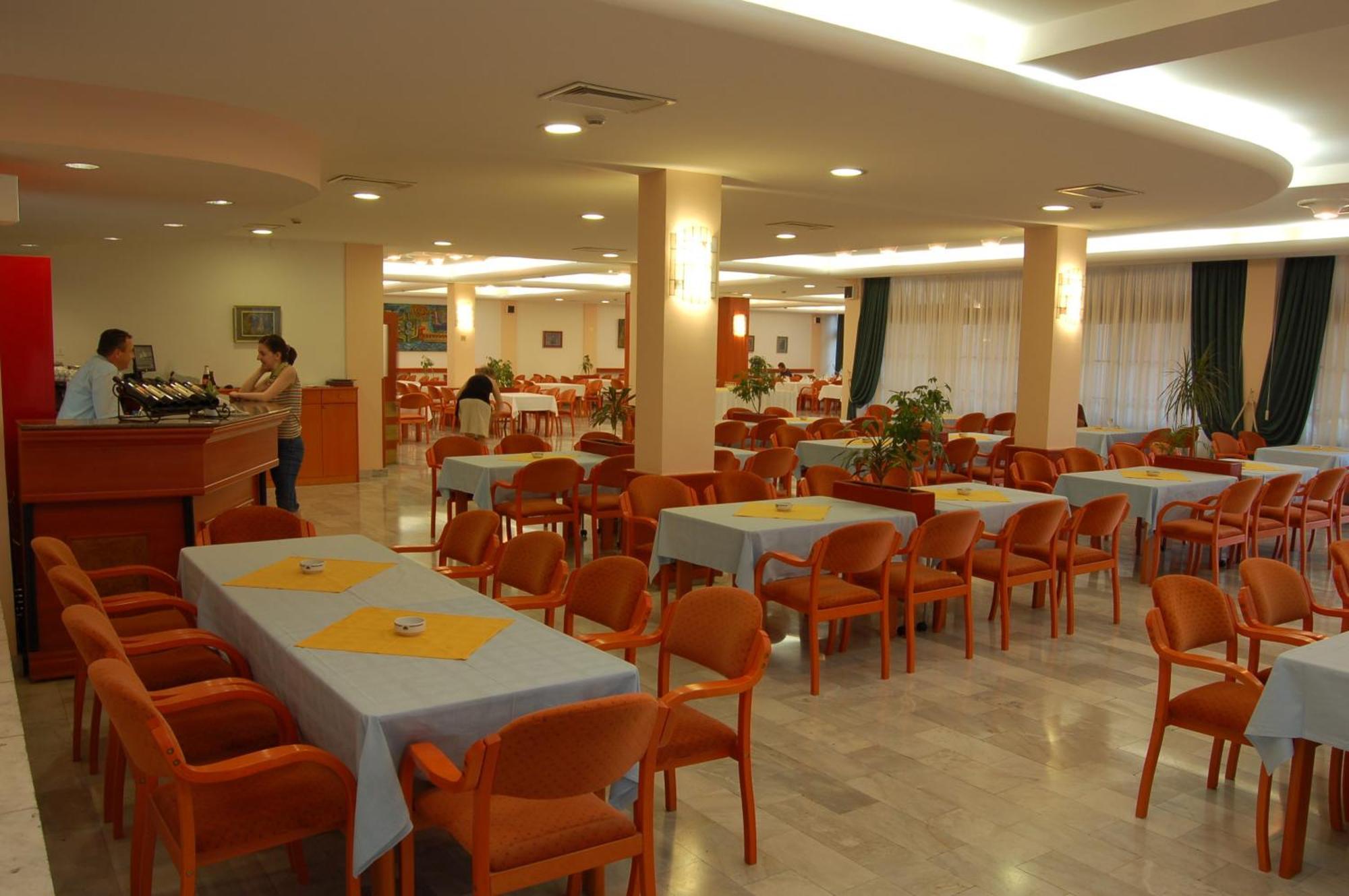 Hotel Makpetrol ستروغا المظهر الخارجي الصورة
