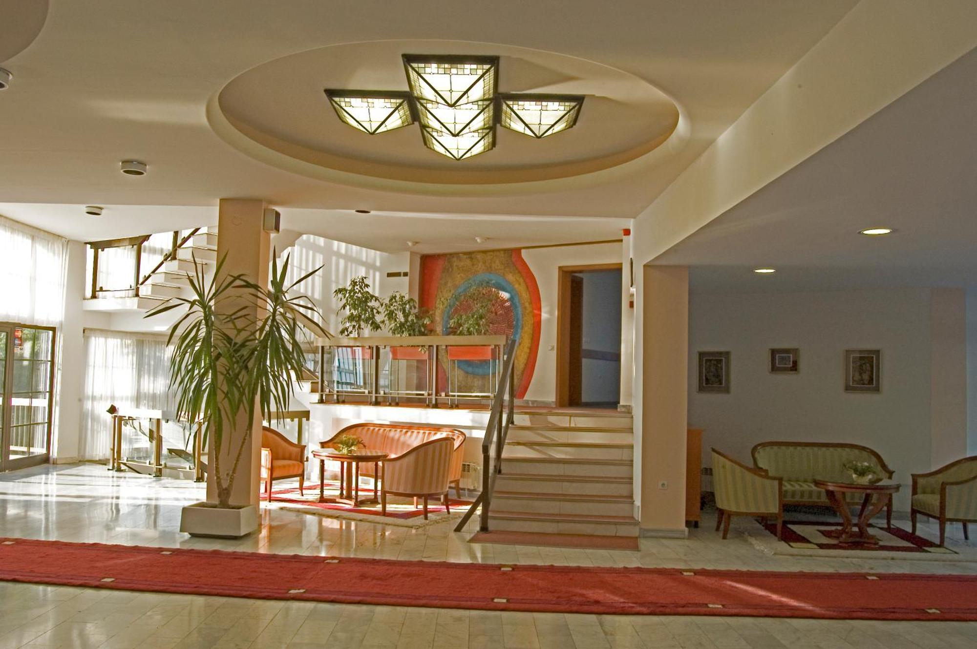 Hotel Makpetrol ستروغا المظهر الداخلي الصورة