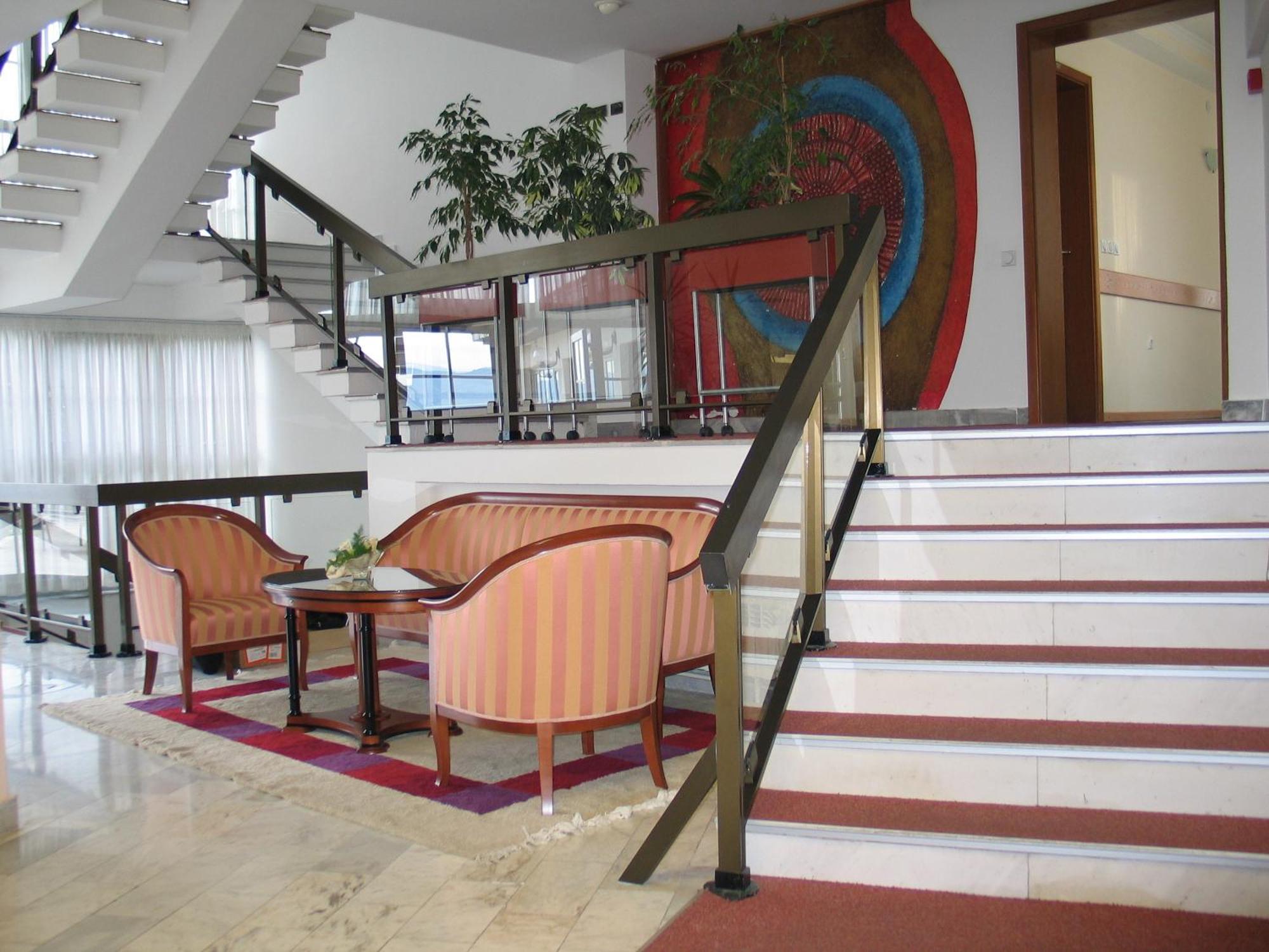 Hotel Makpetrol ستروغا المظهر الداخلي الصورة